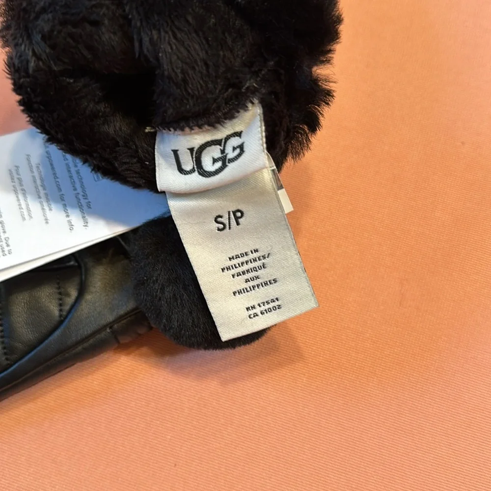 New UGG Leather/Faux Fur Lining Gloves. Black. Size Small.